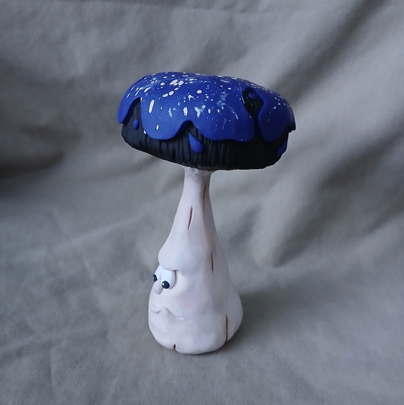 Blue and White Mushroom Figurine - Picture 3 of 8